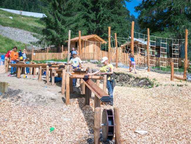 Riesensandkiste mit Wasserspiel